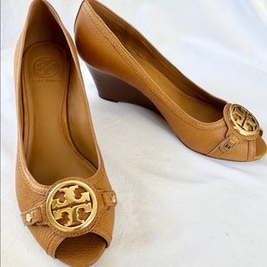 New Tory Burch Amanda Open-Toe Leather Wedges